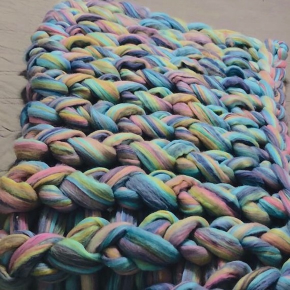 Chunky Knit Blanket Throw Unicorn Purple - Picture 2 of 3